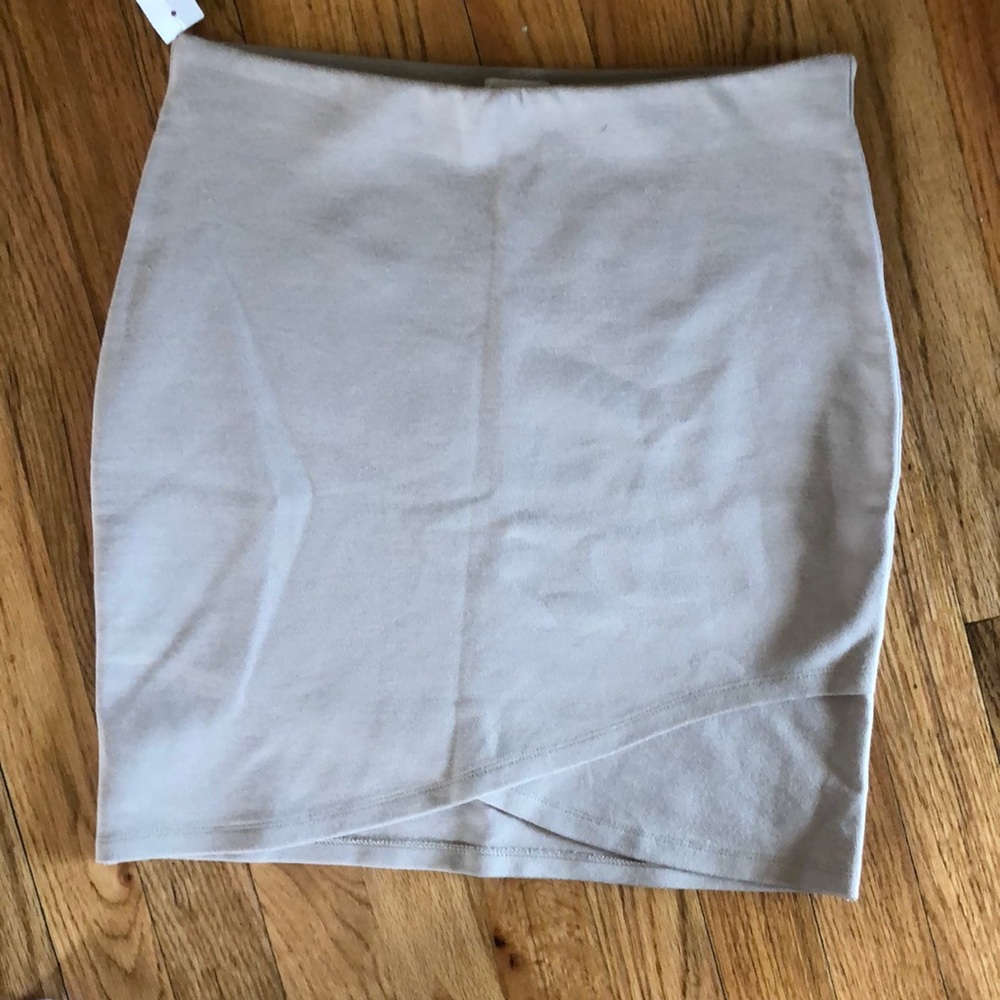 NWT Aritzia Sunday best primrose skirt in concrete